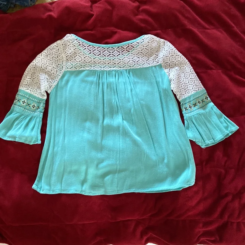 Girls Bell Sleeve Top with lace shoulders Excellent Used Condition! size L